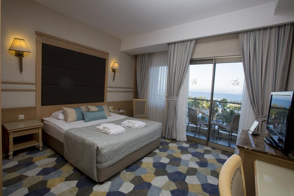 FAME RESIDENCE LARA &SPA